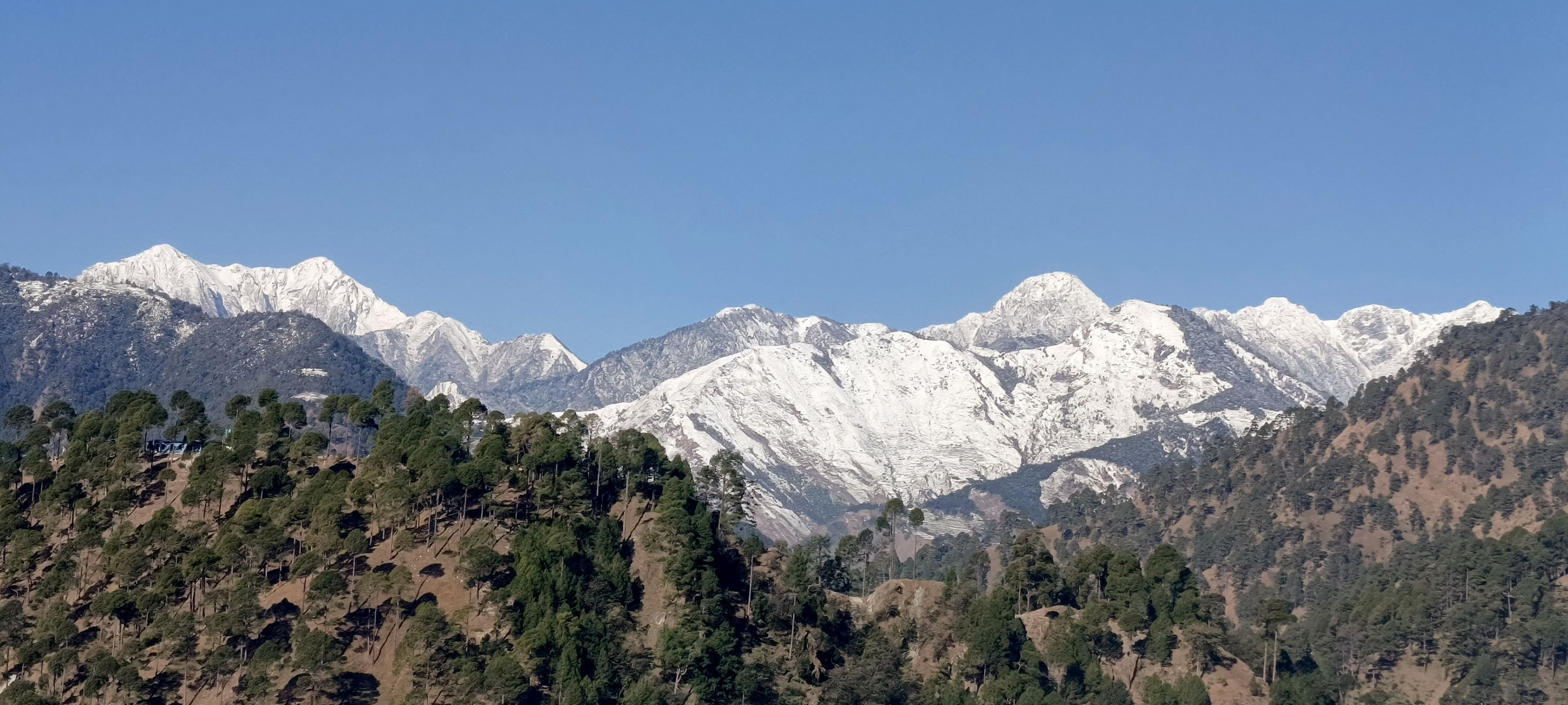 हिमपातपछि सेताम्मे डाँडा (तस्बिर)