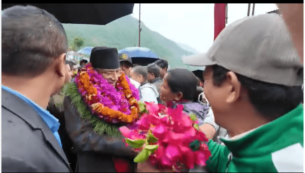 झरीका बीच रुकुमपूर्व पुग्यो माओवादीको जनजागरण अभियान, नेता कार्यकर्ता भेटघाटमा प्रचण्ड व्यस्त