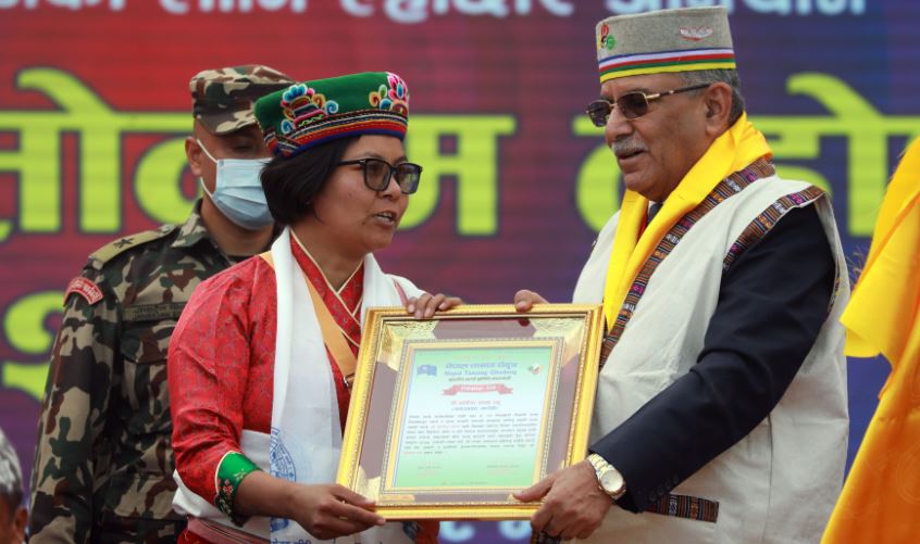 सगरमाथा आरोही लामा सम्मानित
