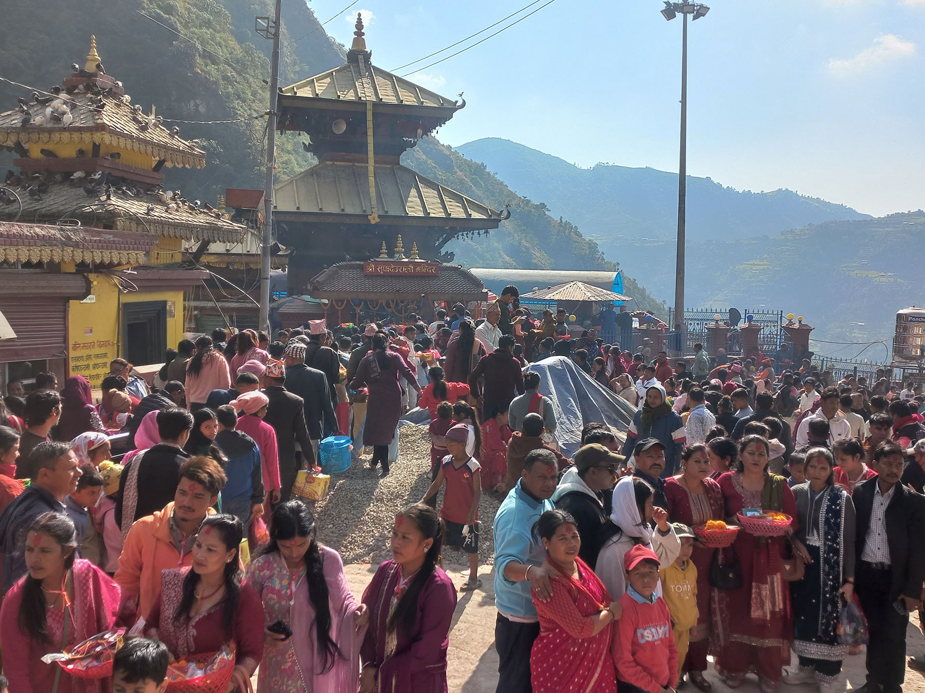 सुपा देउरालीमा भक्तजन घुइँचो (तस्बिर)