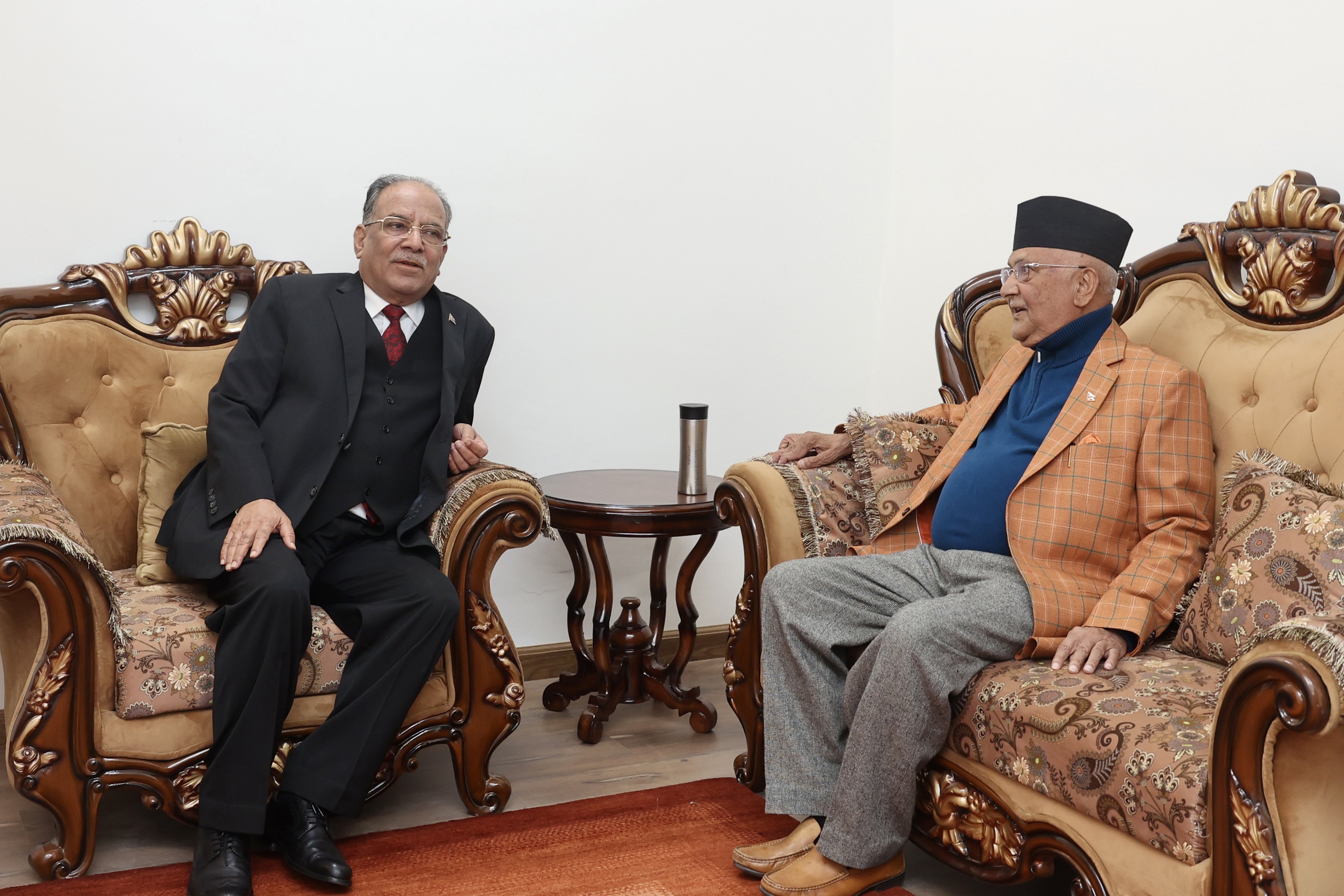 प्रम दाहाल र अध्यक्ष ओली भेट