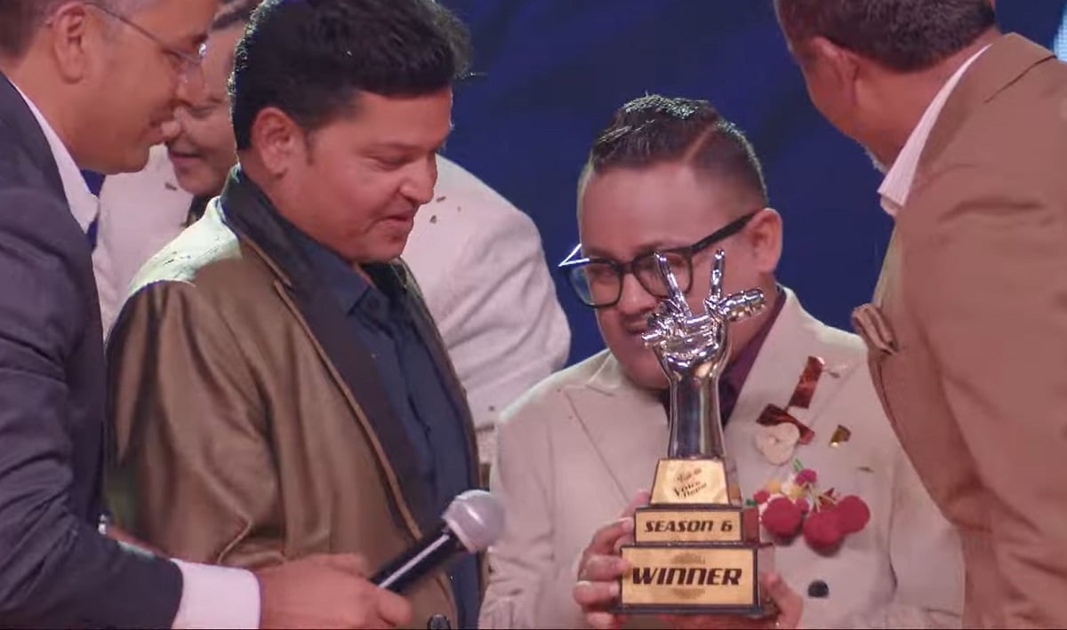 Voice of Nepal Season 6 को विजेता पाण्डेलाई  १ लाखको नगद पुरस्कार  प्रदान
