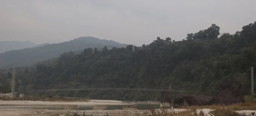लम्सुवाघाटमा तीन पाङ्ग्रे सवारीसाधन गुड्न मिल्ने  झोलुङ्गे पुल निर्माण