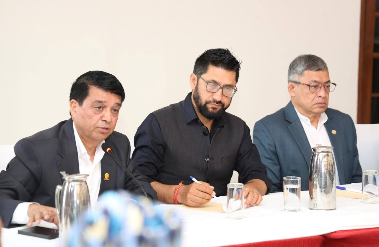 उद्योगी व्यवसायीलाई रवि लामिछानेले भने– ढुक्क भएर लगानी गर्नुस्, डराउनुपर्दैन