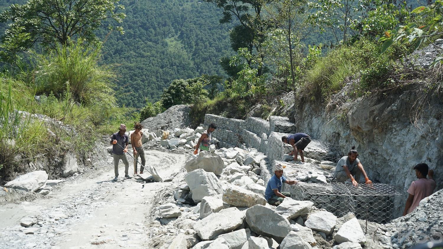 म्याग्दीको रघुगंगामा पाँच जलविद्युत् आयोजनाको सहयोगमा सडक स्तरोन्नति सुरु