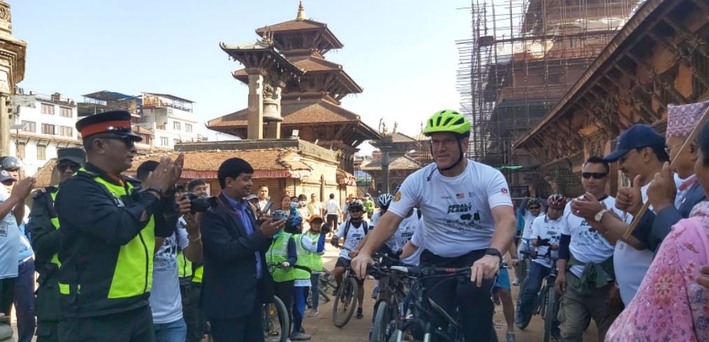 साइकल र्‍यालीमा राजदूत थम्पसन