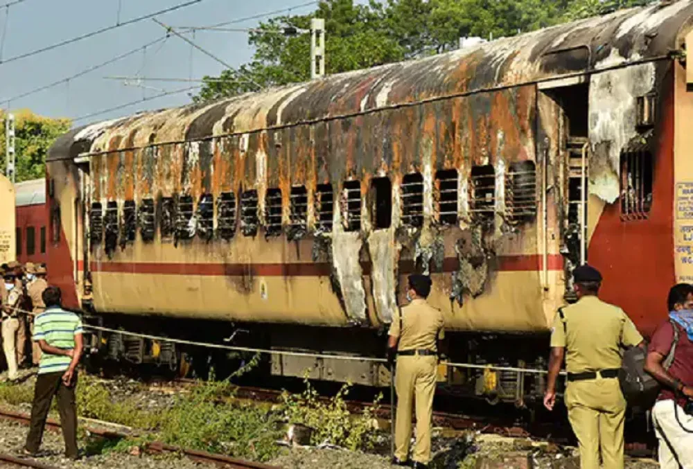 रेलमा आगलागी हुँदा भारतमा ८ जनाको मृत्यु, २० जना घाइते