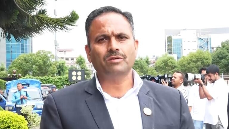 सांसद राजन दाहाललाई शहीदपुत्रले सम्झाए जनयुद्धमा आत्मसमर्पण गरेको क्षण