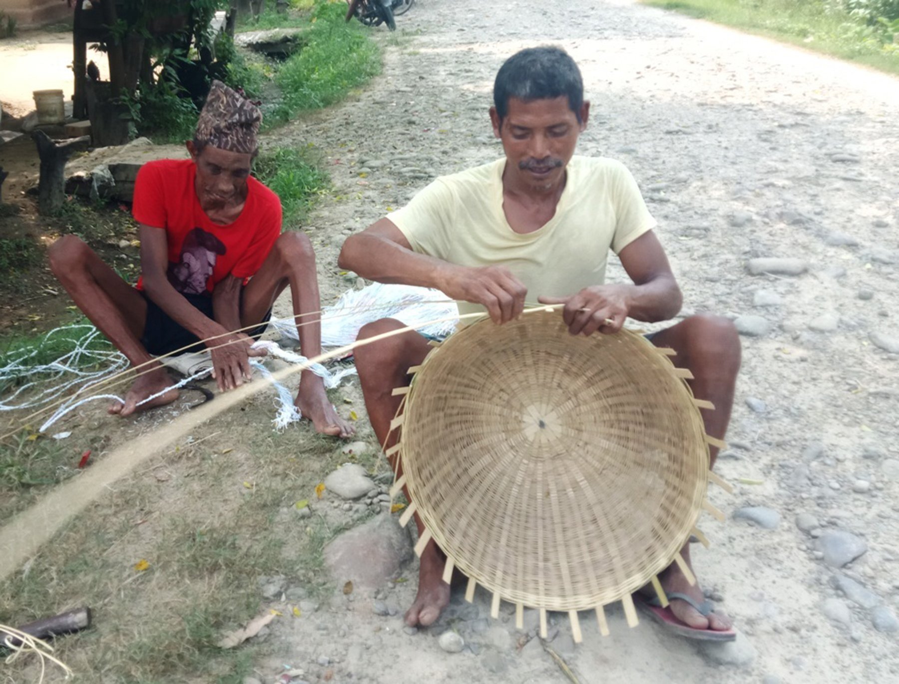 डालो बुन्दै किसान