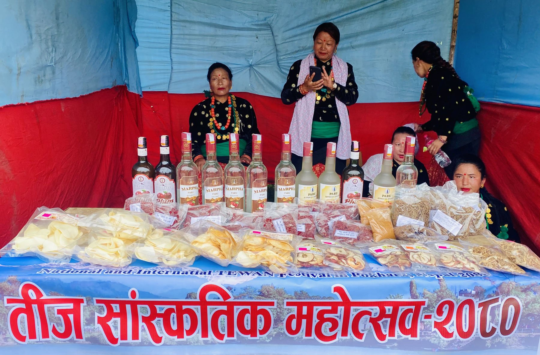 मुस्ताङमा उत्पादित स्याउको चानाःआलु चिप्सलगायत