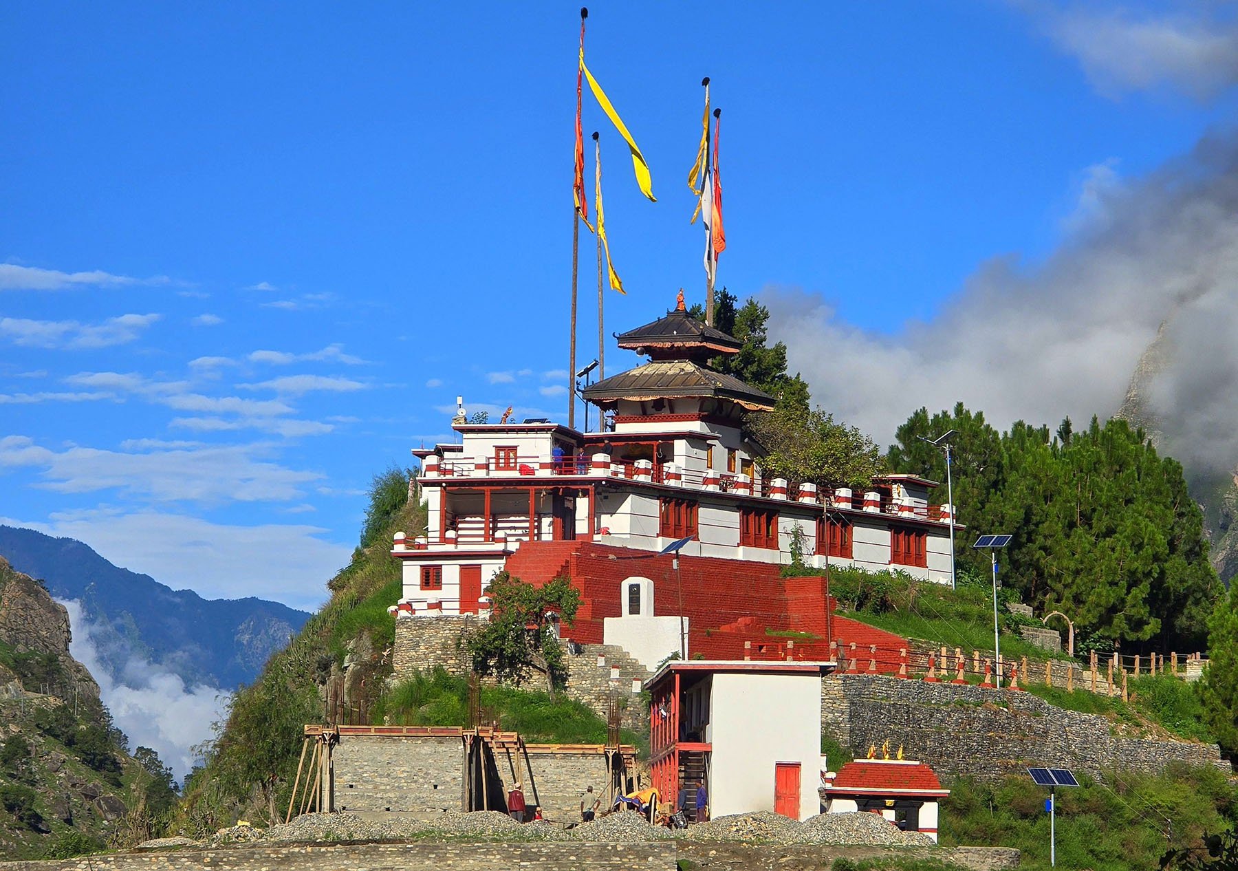 बाला त्रिपुरासुन्दरी मन्दिर (तस्बिर)