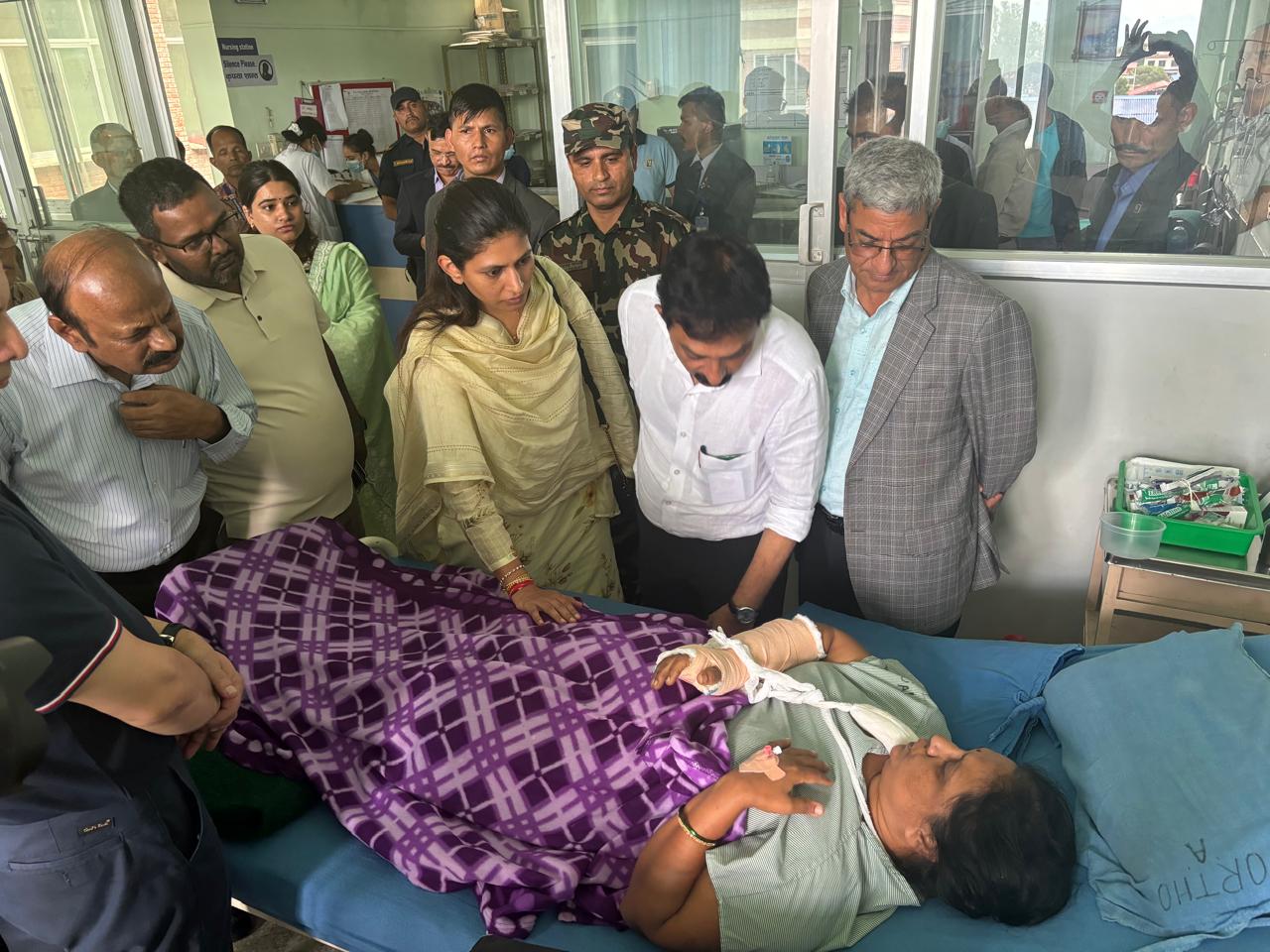 घाइतेको अवस्थाबारे जानकारी लिन गृहमन्त्री टिचिङमा