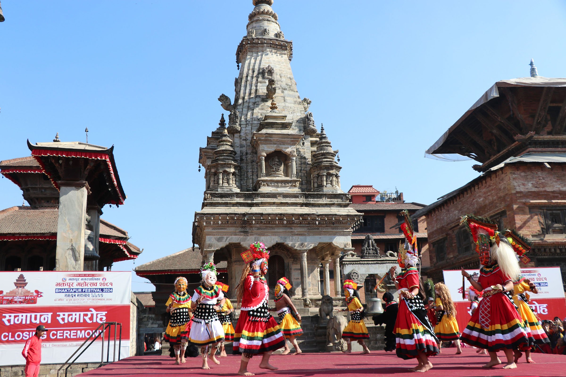 भक्तपुर महोत्सवमा सांस्कृतिक नाच नाच्दै (तस्बिर)