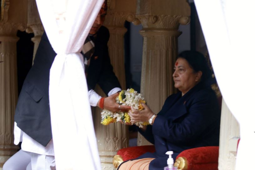 राष्ट्रपति  भण्डारी सरस्वतीको प्रसाद ग्रहण