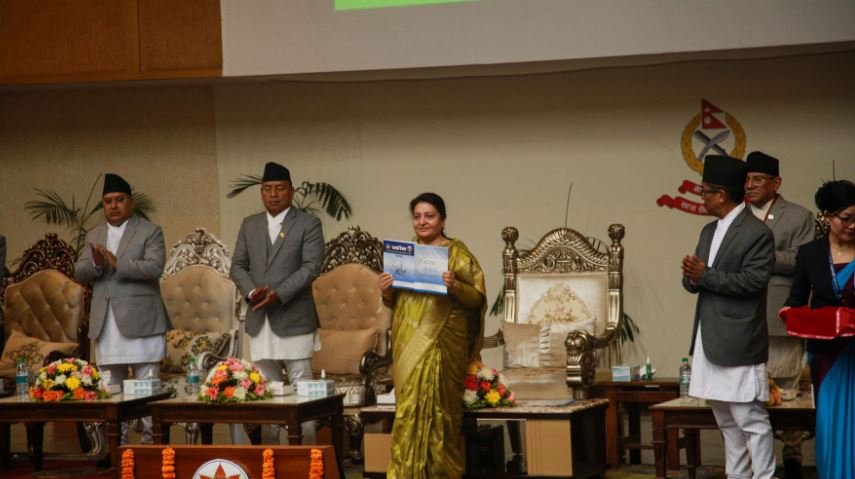 राष्ट्रपति  भण्डारी - स्मारिका विमोचन