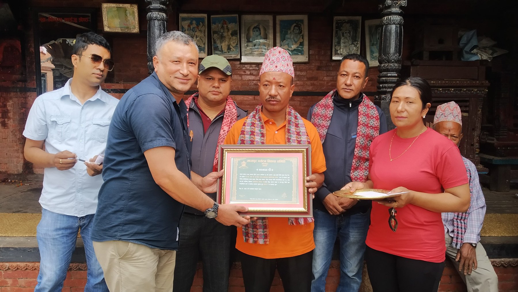जिब्रो छेडेर पशुपतिसम्म परिक्रमा गर्ने सम्मान