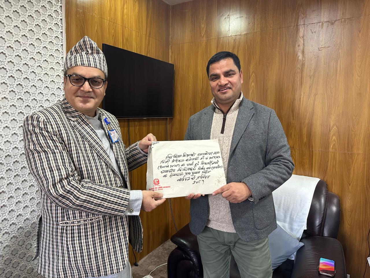 निजीमा स्नातकोत्तर पढ्ने आवासीय चिकित्सकलाई सरकारीसरह निर्वाह भत्ता दिन सुझाव