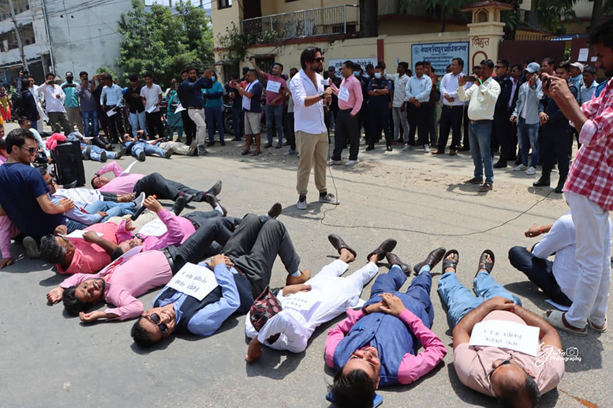 विद्युत सेवा नियमित गर्न माग
