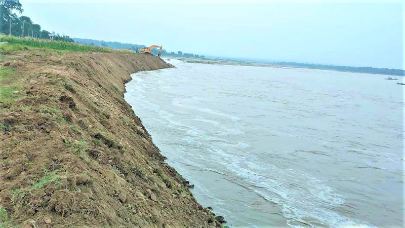 आपतकालीन तटबन्ध निर्माण