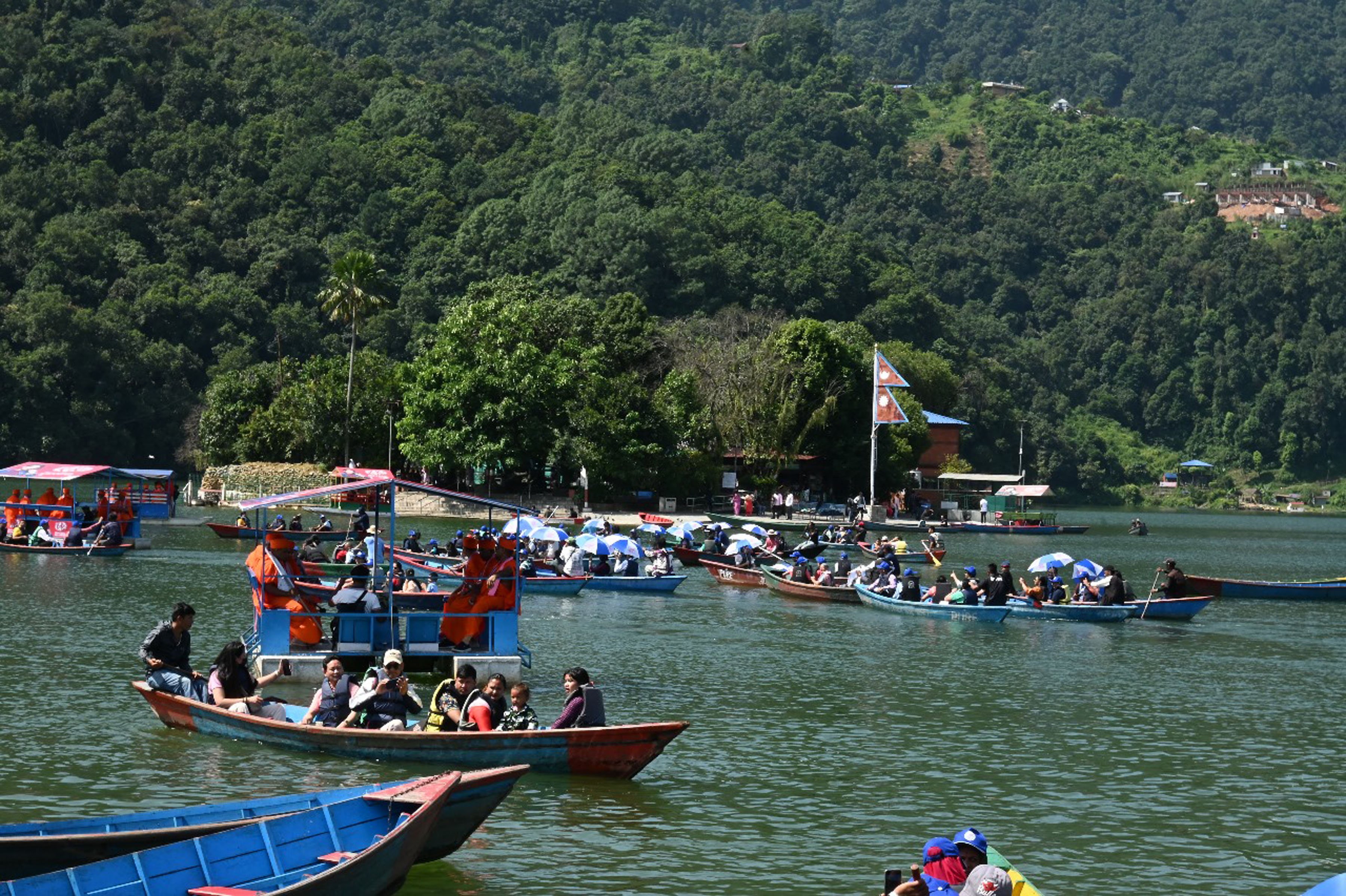 पर्यटन राजधानी पोखरामा नयाँ वर्षको भव्य स्वागत