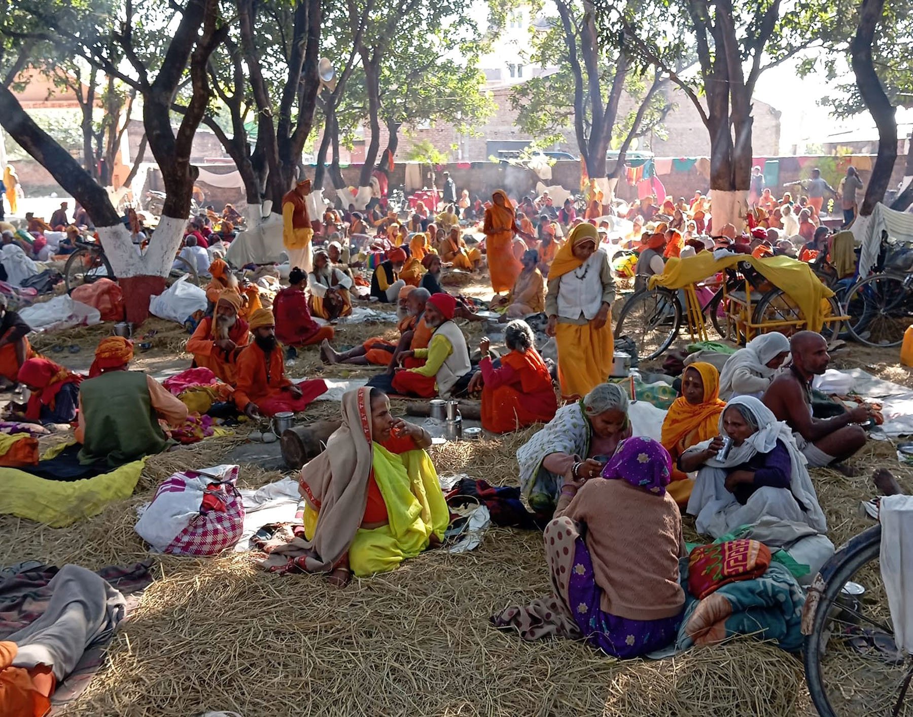 मेलामा सहभागी साधु सन्त