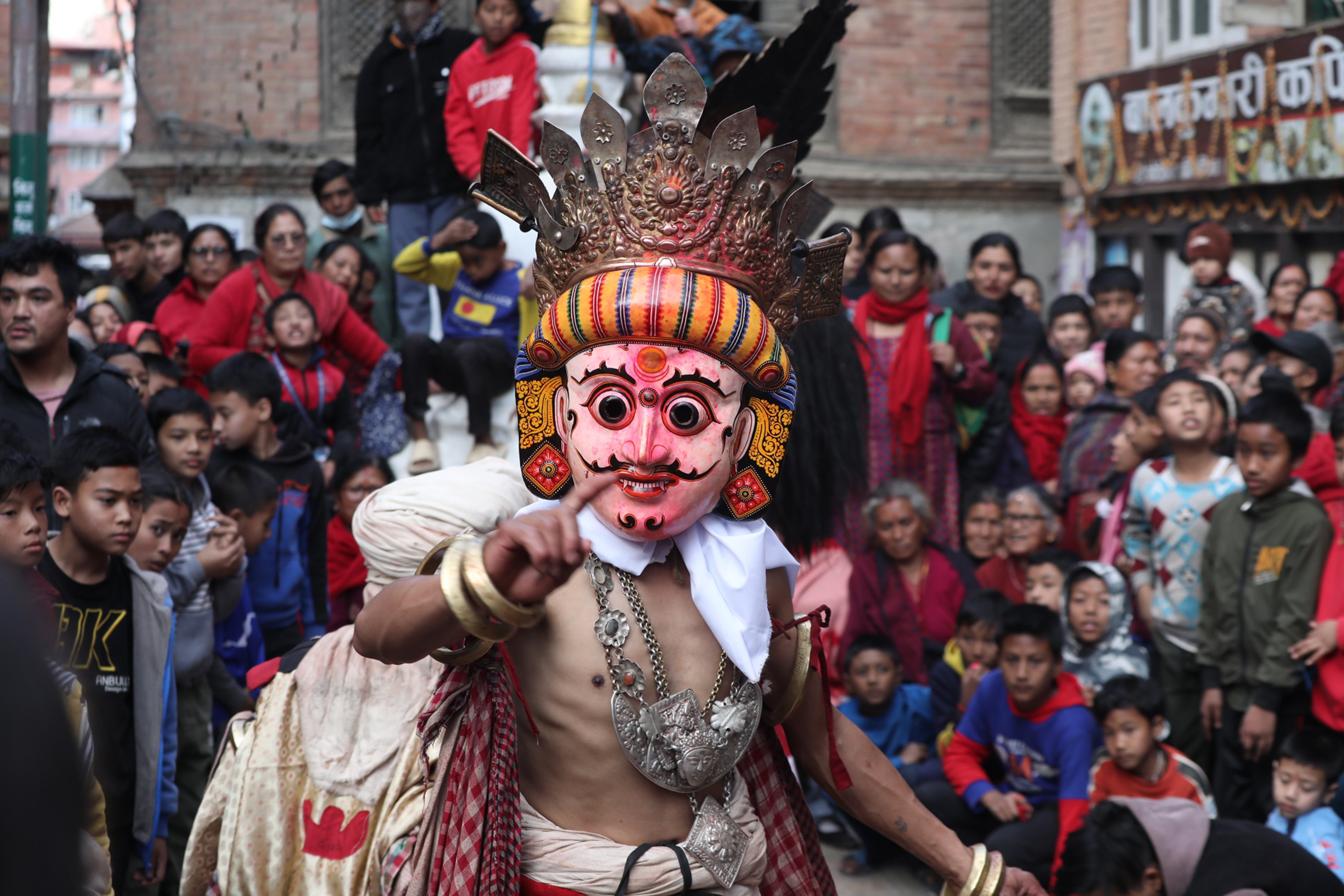 नवदुर्गा नाच प्रदर्शन हुँदै