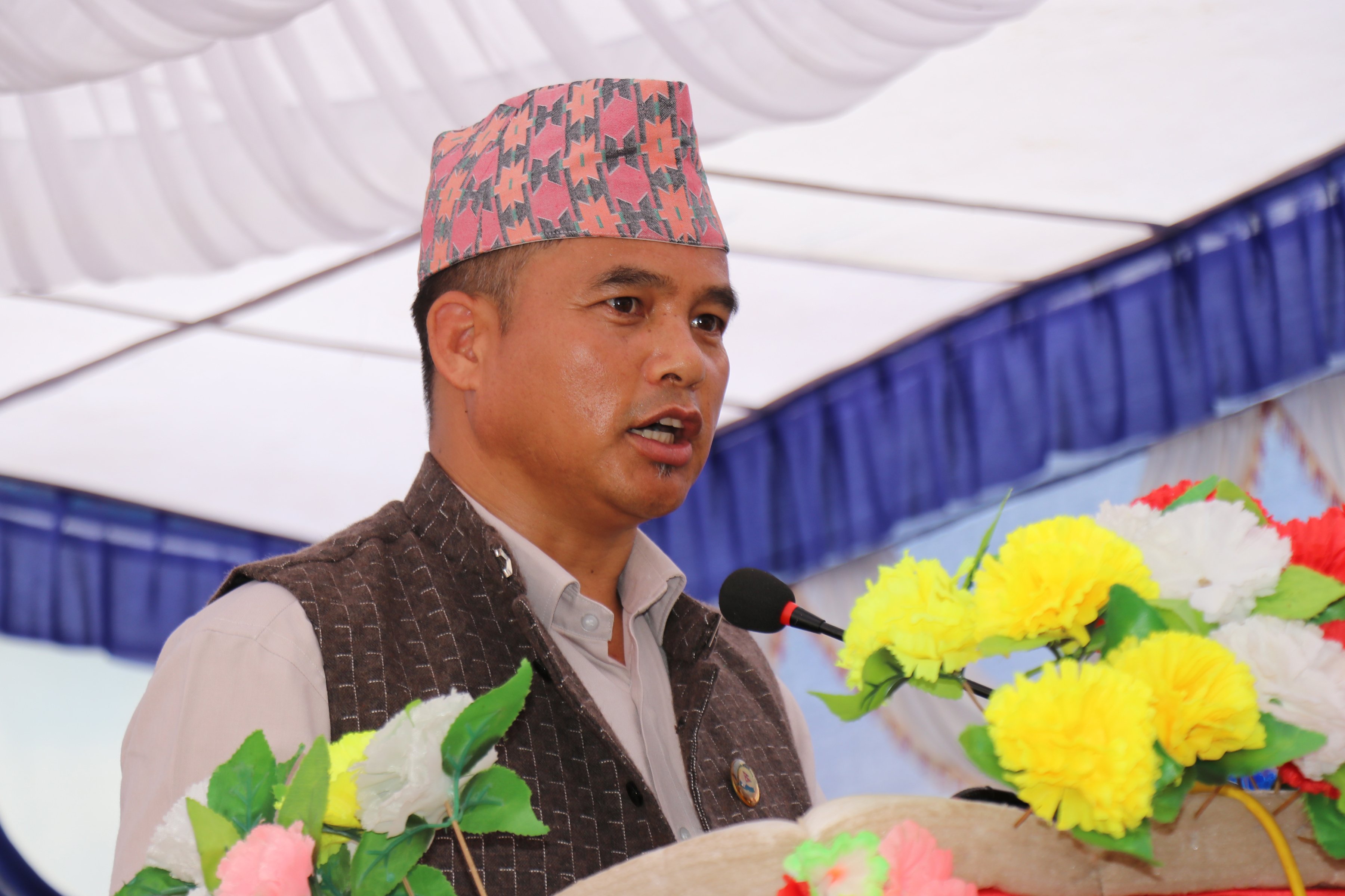 स्टिकर टाँस अभियान शुभारम्भ कार्यक्रममा मन्त्री जिसी