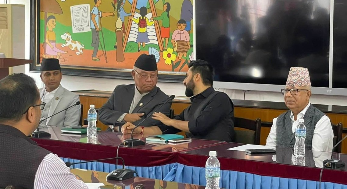 सर्वदलीय बैठक जारी