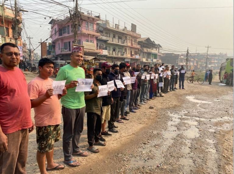 सडक मर्मतका लागि दबाब