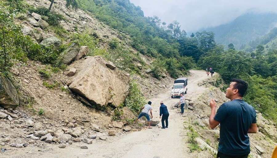 हेटौंडा –काठमाडौं जोड्ने सिस्नेरी सडक ११ गतेसम्म अवरुद्ध