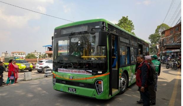 काठमाडौंमा पहिलोपटक साझाको ४० वटा विद्युतीय बस सञ्चालन