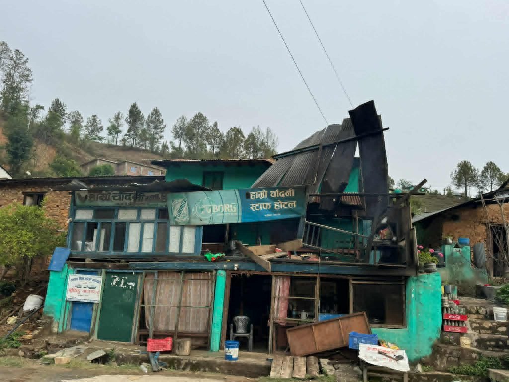 हावाहुरीका कारण सल्यानमा दर्जनौं भवनहरुमा क्षति