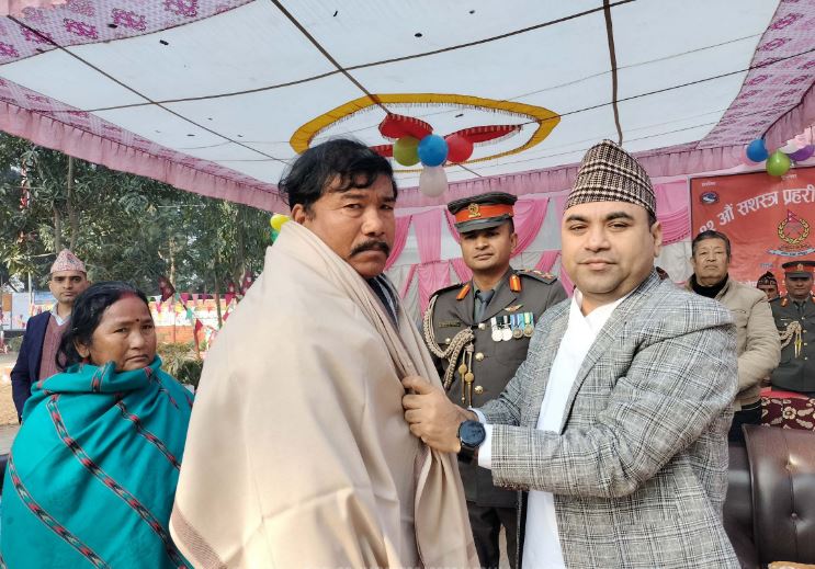 सहिद परिवारलाई सम्मान गरिँदै