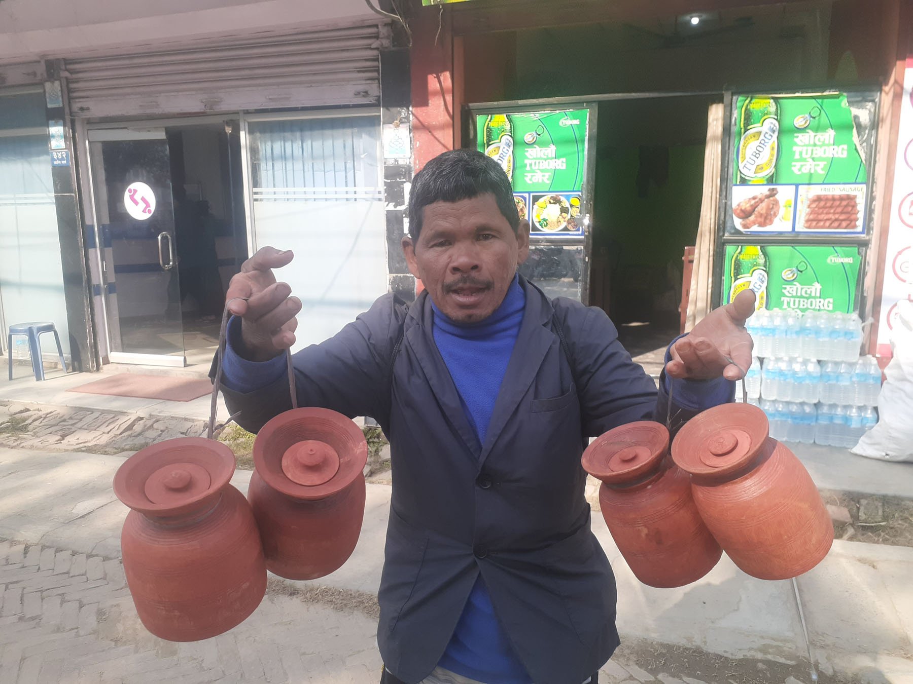 ठेकी बिक्री गर्न आएका व्यापारी