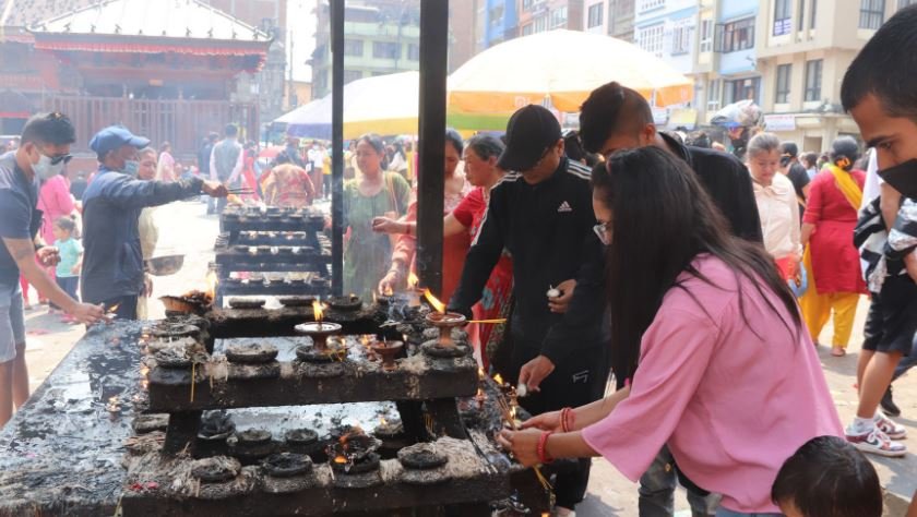 सङ्ककटा मन्दिरमा भक्तजन