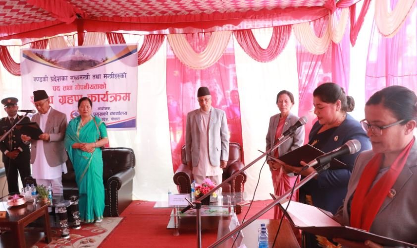 विनाविभागीय मन्त्रीद्वयको शपथ