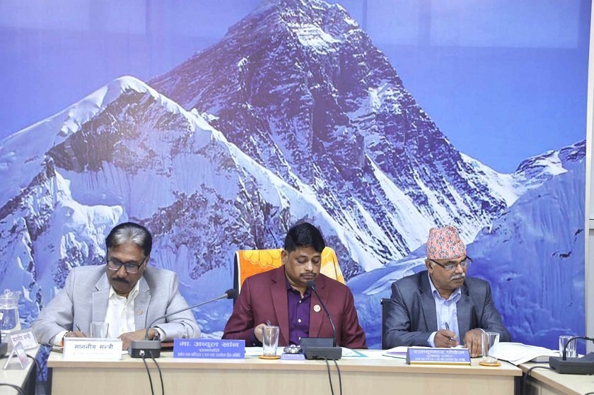 काम नगर्ने संस्थालाई कारबाही गर्दा नारा जुलुस गर्दै हिँडे: मन्त्री भण्डारी