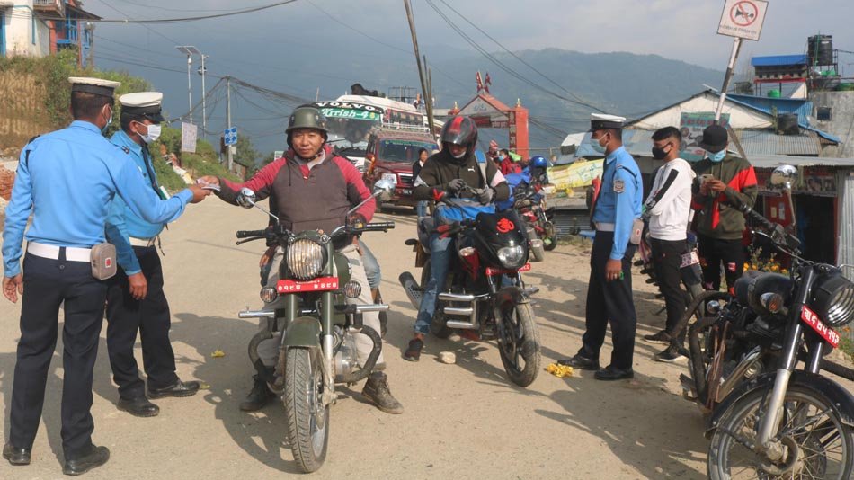 खोटाङका ट्राफिकले गरे  ५० लाख राजस्व संकलन