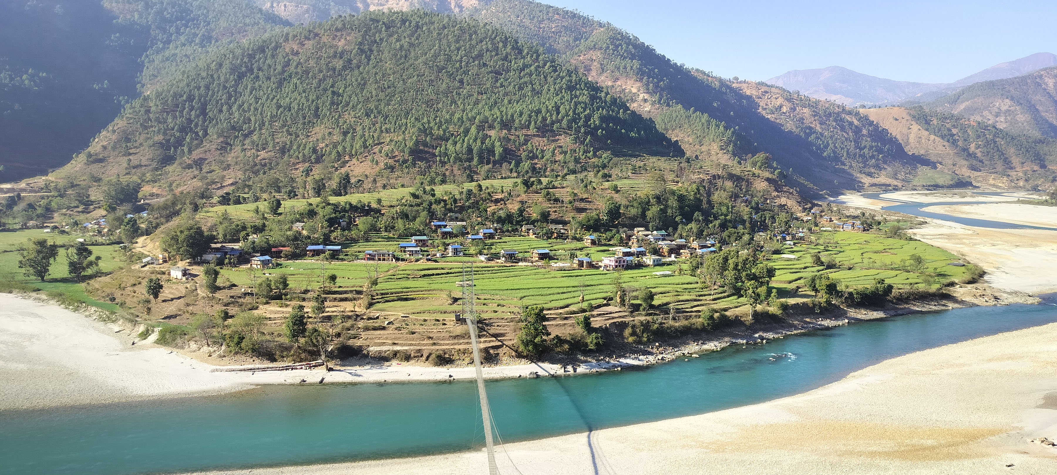 कर्णाली नदी किनारमा रहेको तुल्ता गाउँ (तस्बिर)