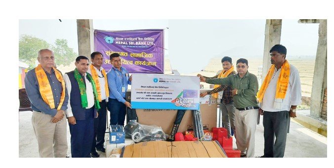 नेपाल एसबिआई बैंकद्वारा विद्यालयलाई स्मार्ट बोर्ड तथा खेलकुद सामाग्री प्रदान
