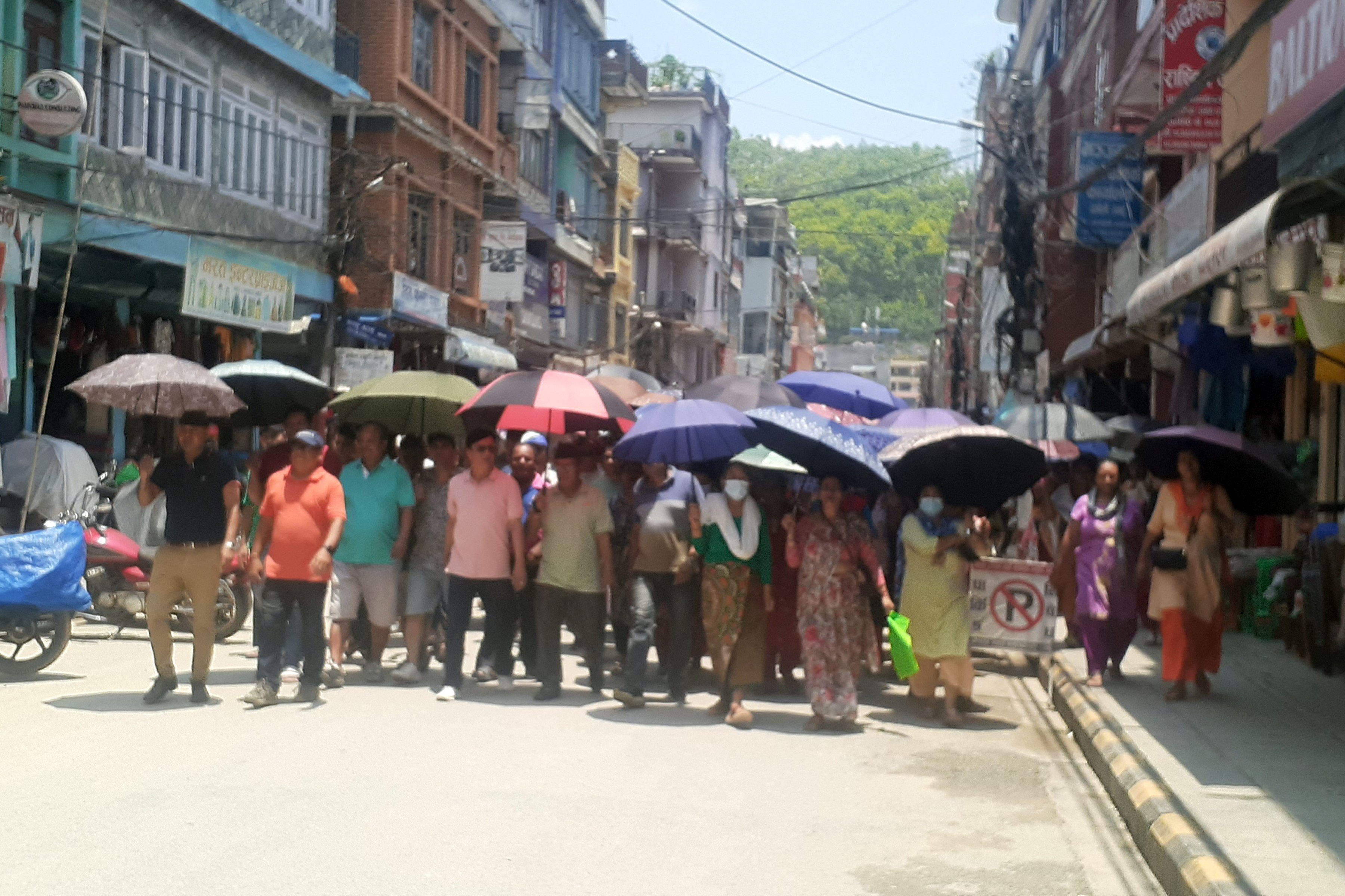 ट्रेड सेन्टर खाली गर्न दबाब