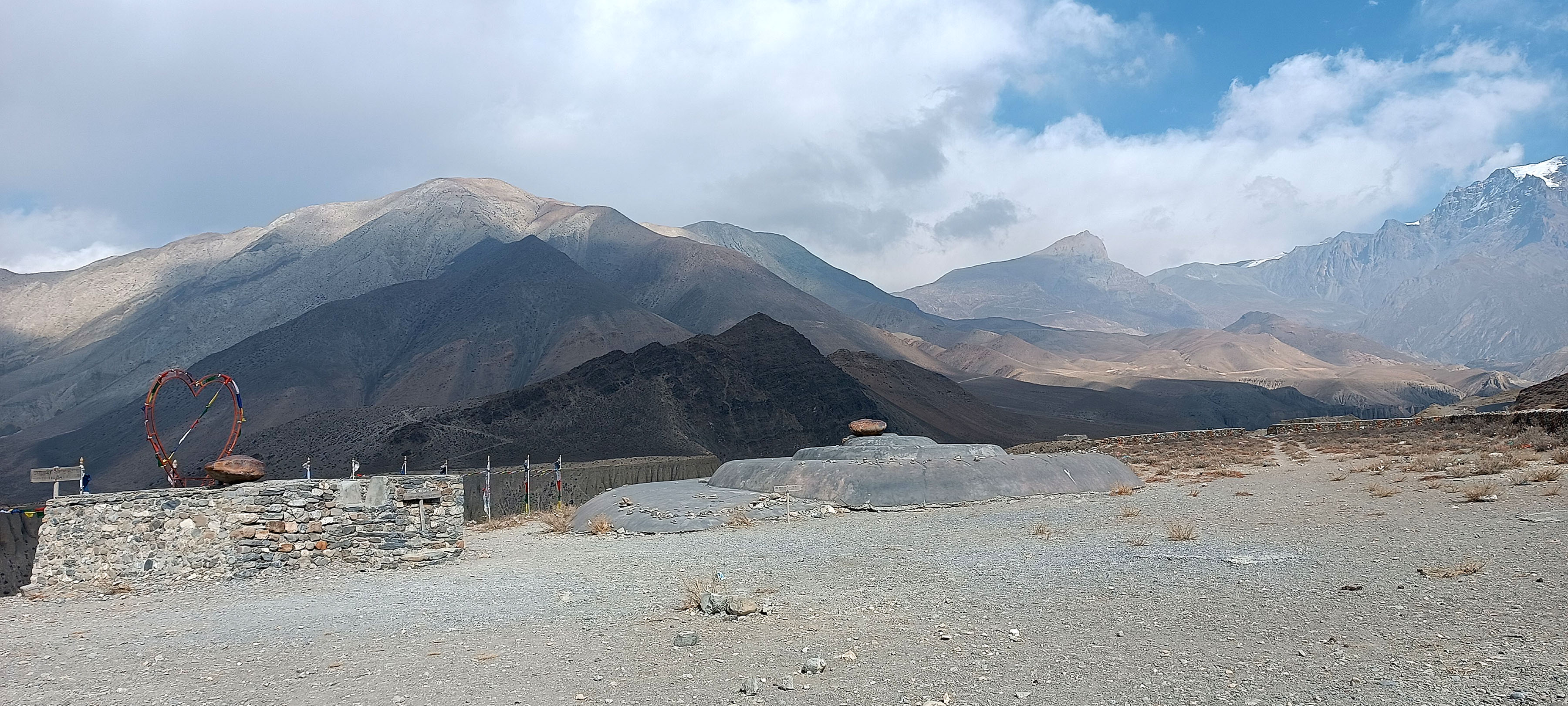 मानवनिर्मित विशाल शालग्राम (तस्बिर)