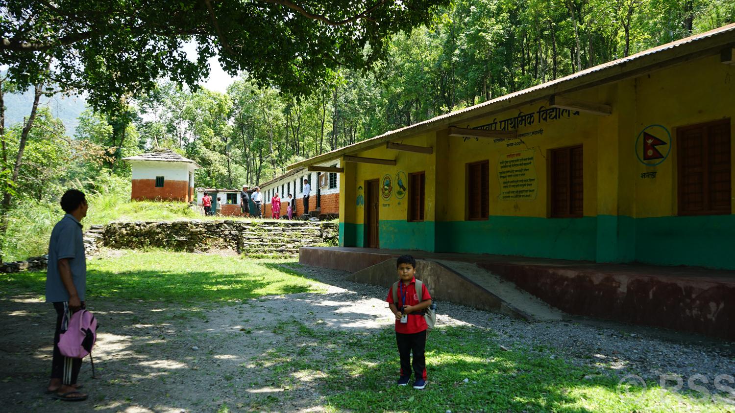 म्याग्दीको युवा वर्ष आविका तीन वटा कक्षामा विद्यार्थी संख्या शून्य
