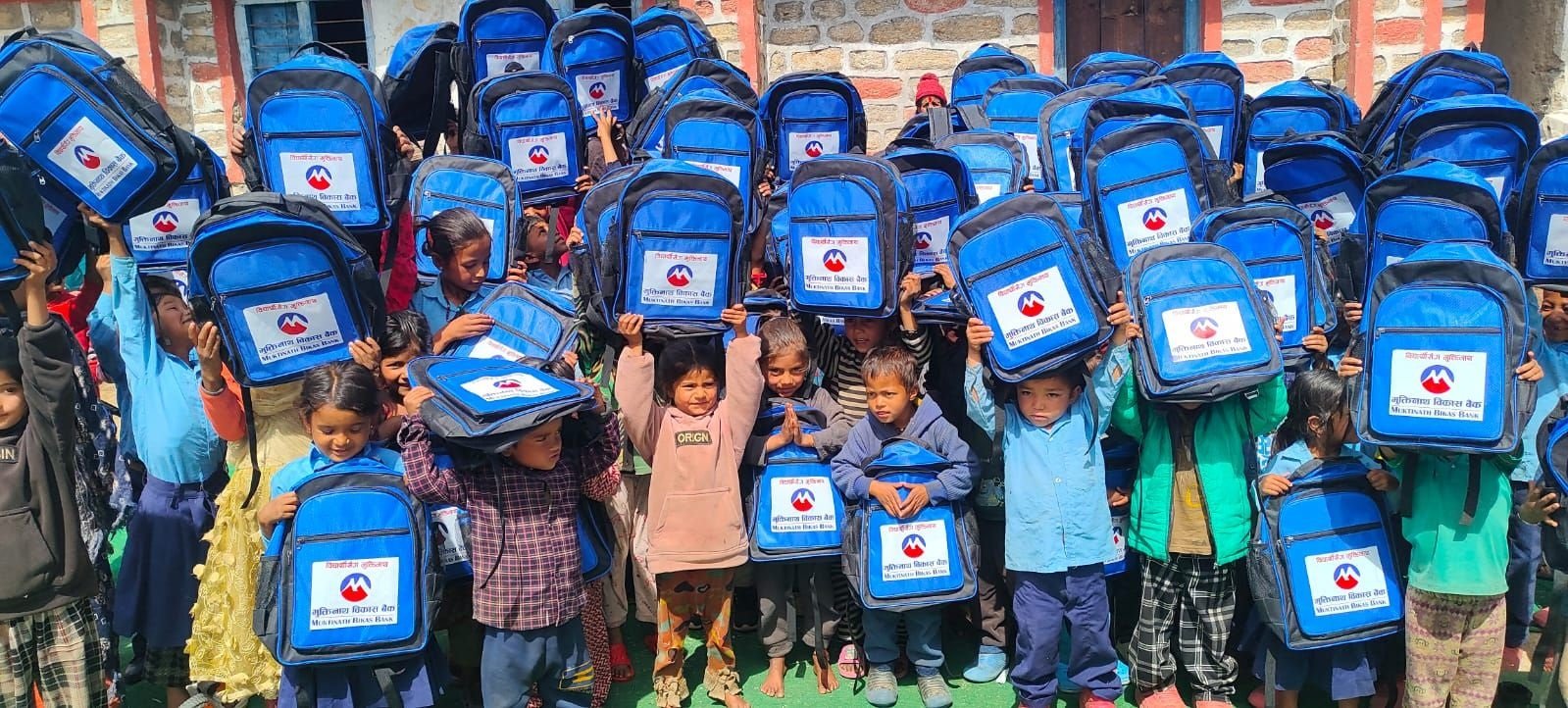 ‘अवसरको झोला’ अभियानमार्फत मुक्तिनाथ विकास बैंकद्वारा विद्यार्थीहरूको भविष्यमा लगानी