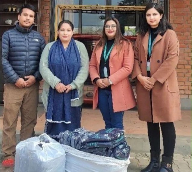 सिटिजन्स बैंकद्वारा आमा घरका बालबालिकालाई न्यानो कपडा वितरण