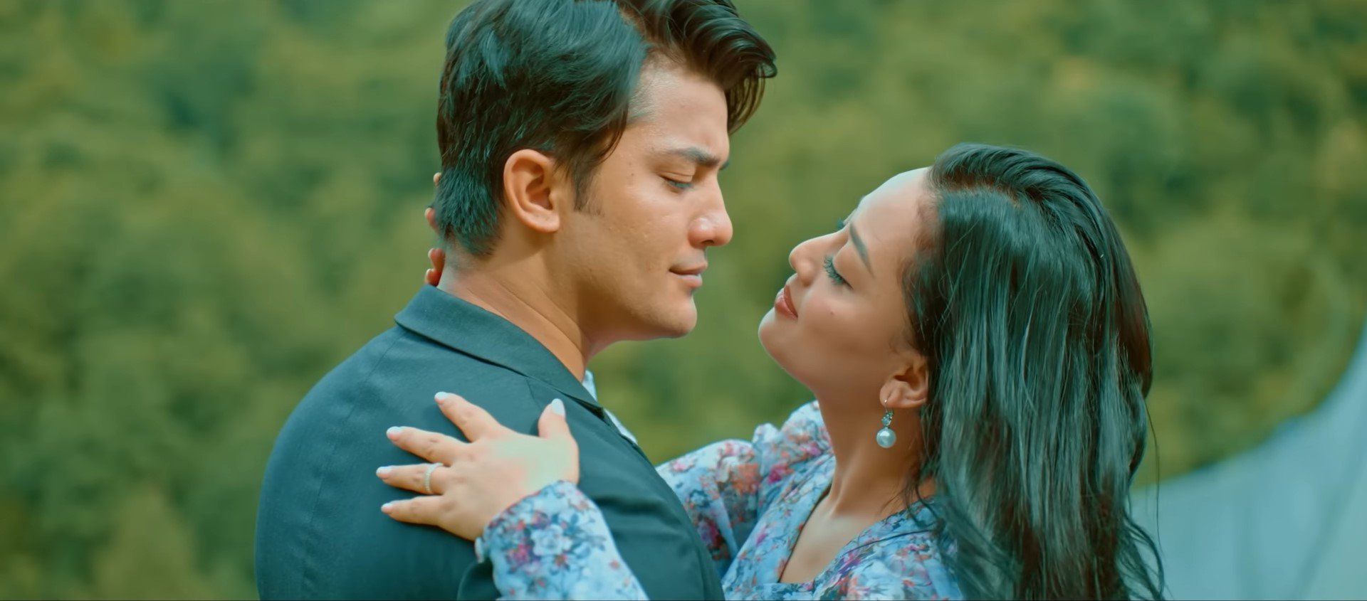 चनुको 'बेग्लै खुशी' मा आकाश र करुणाको रोमान्स