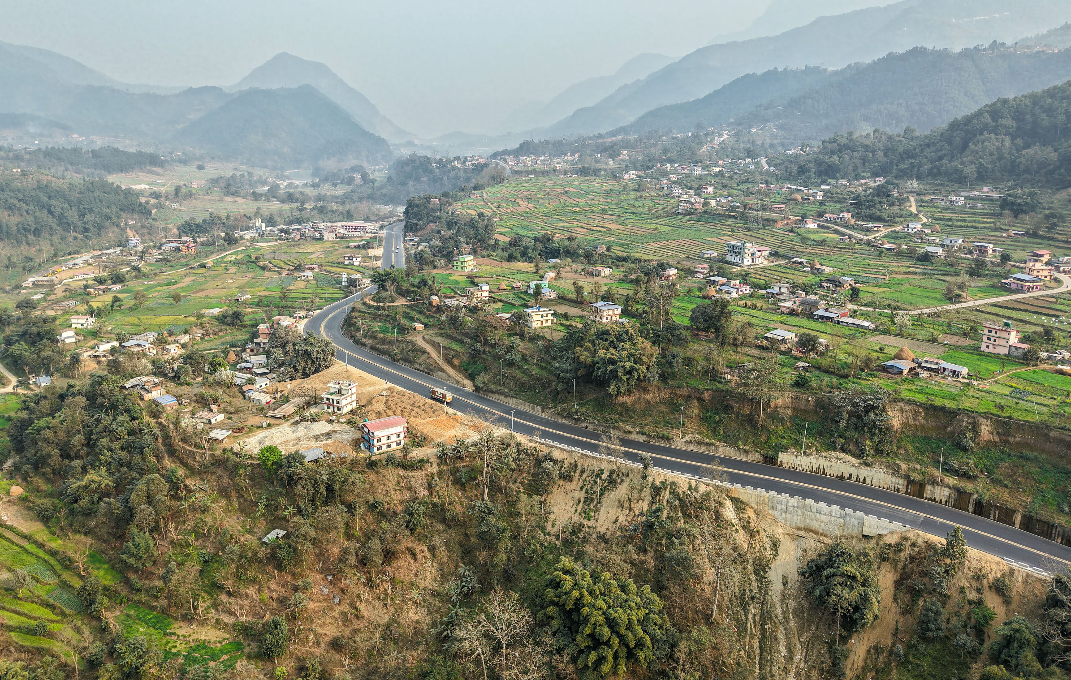 कालोपत्रपछिको सडक (तस्बिर)