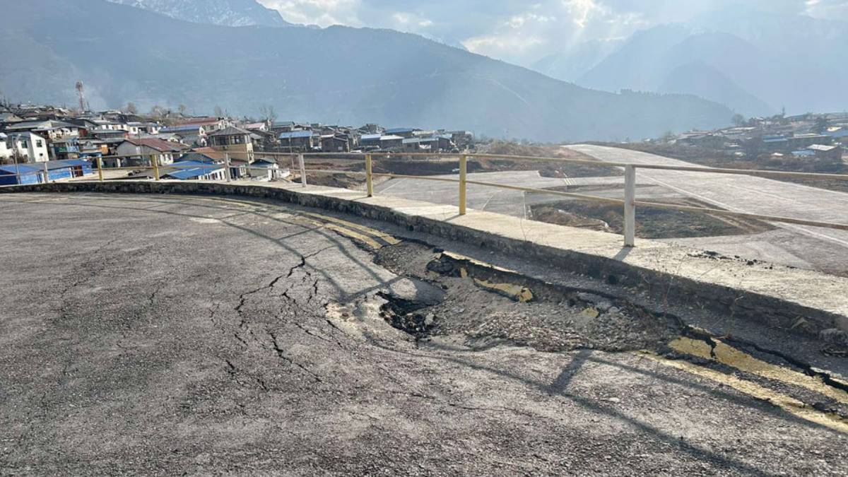 सिमकोट विमानस्थलमा नयाँ एप्रोन : उद्घाटनभन्दा पहिले नै ‘प्वालको विमोचन’!