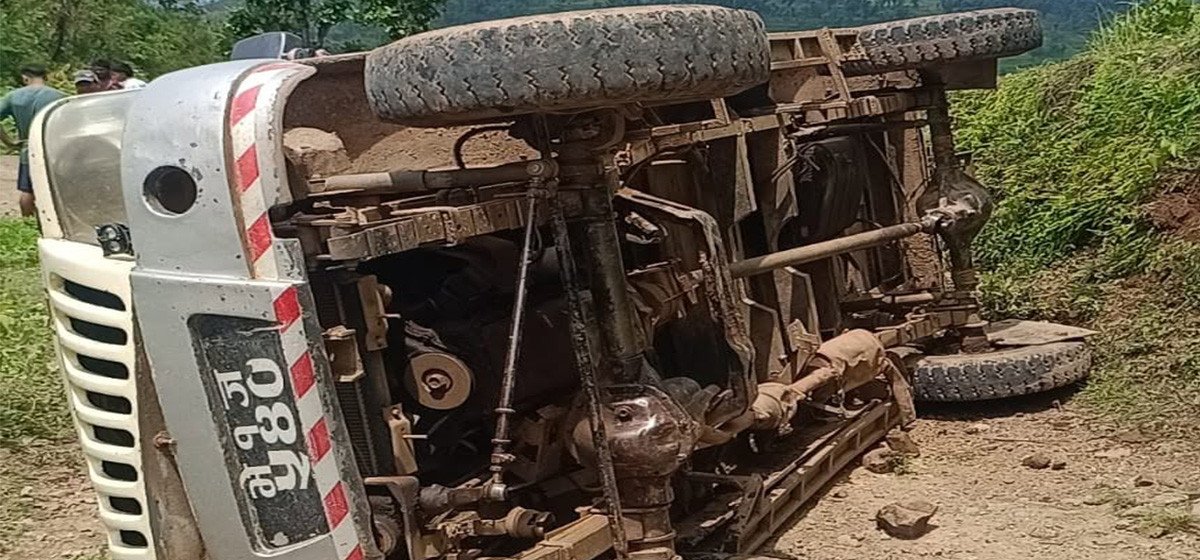 सुर्खेतको लेकबेशीमा मुस्ताङ जिप दुर्घटना