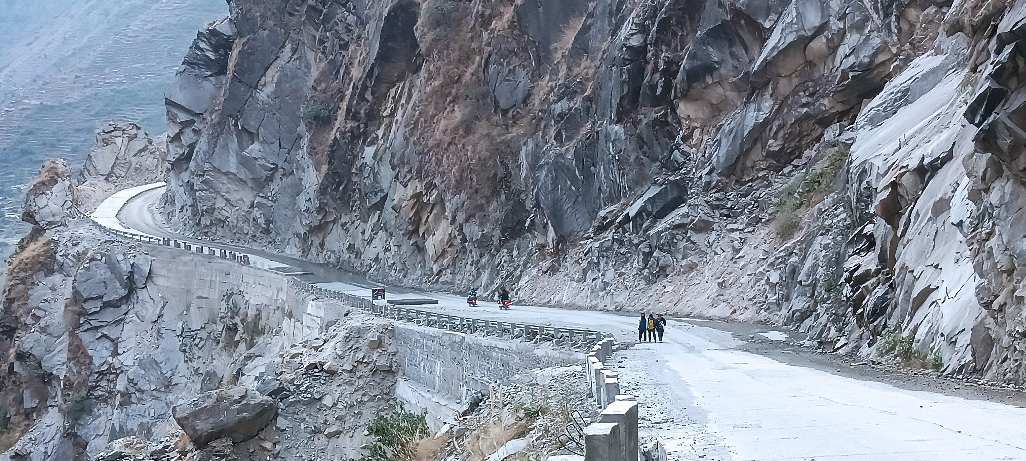 काभ्रे भीर सडकमा सवारीसाधन सञ्चालनमा सहज (तस्बिर)